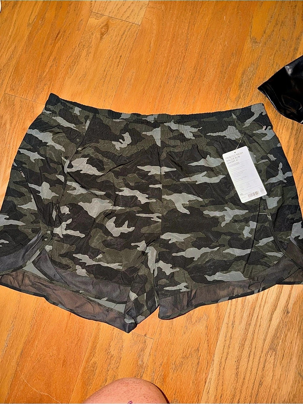 Athleta Printed Mesh Racer Run Short 4" Camo Athletic Shorts in Green & Black 2X